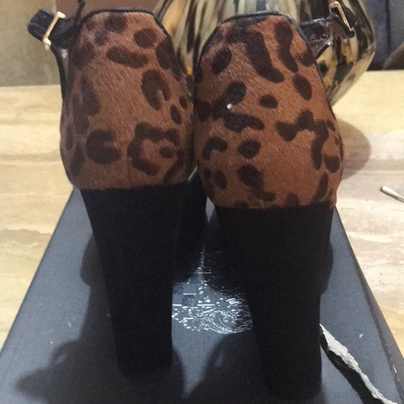 Leopard Pony/True Sue Vince Camuto - Picture 3 of 5
